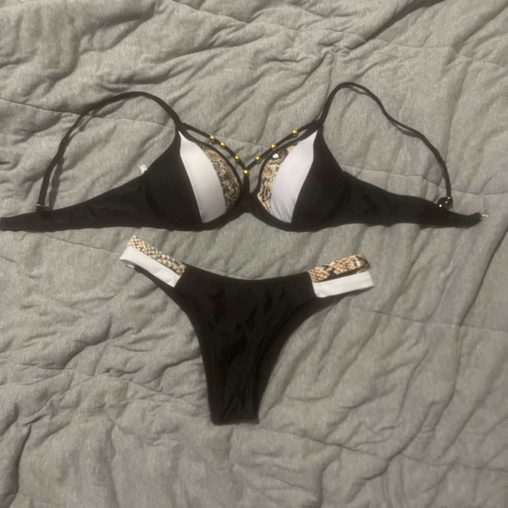 Atlas Bikini - Size Medium top and bottom